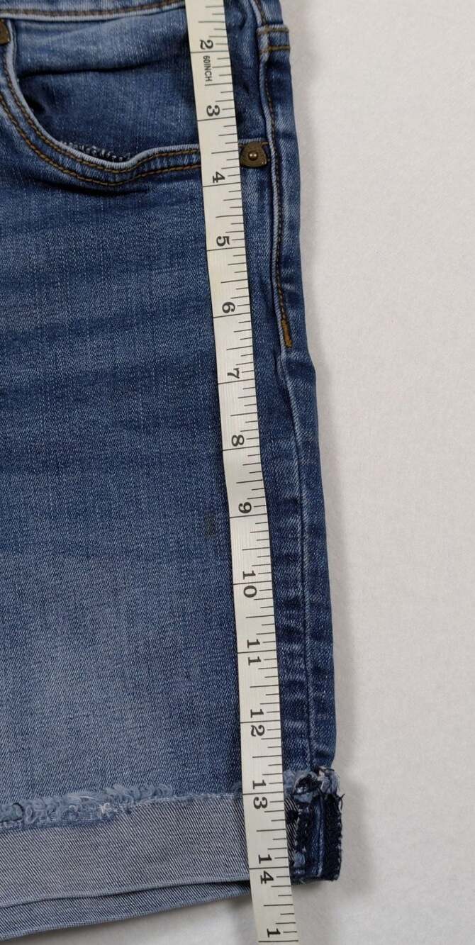KUT from the Kloth Katy Boyfriend Denim Shorts Medium Wash Cuffed Raw Hem Size 2 - Picture 8 of 14